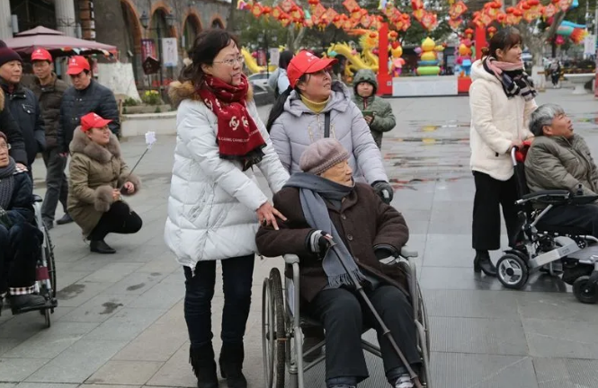 2025年养老金将迎“21连涨”，但涨幅能否超越3%存悬念_知途无界