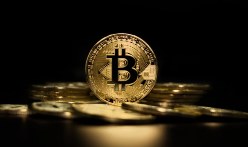 特朗普宣布加密货币战储标的，比特币价格大幅上涨_知途无界