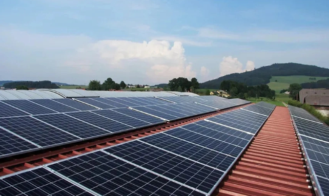 揭秘光伏抢装背后的“暗战”：花样毁约潮浮出水面_知途无界