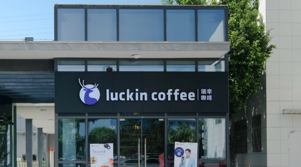 瑞幸”6.9元”促销背后的商业逻辑：一场精心策划的价格防御战_知途无界