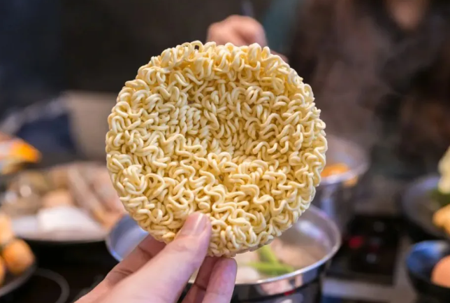 白象食品：国货之光的品牌危机与增长困局_知途无界