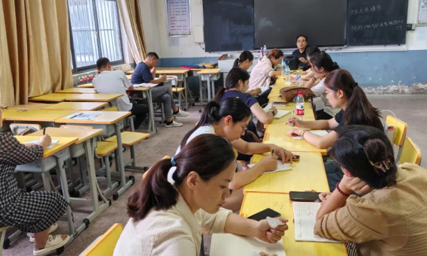 学龄人口波动下的教师跨学段调配：挑战与应对策略_知途无界