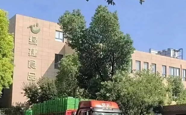 从“臭虾事件”看校园餐：资本逐利下的民生底线之问_知途无界