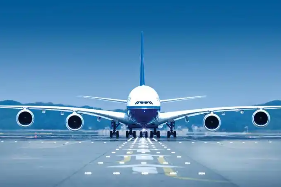 2025年三季度民航业业绩分化：三大航复苏与民营航司挑战并存_知途无界