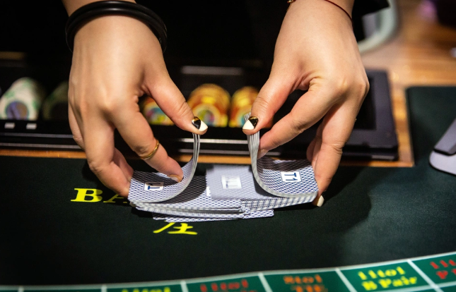 澳门英皇宫殿停业：一场博彩业变革下的缩影_知途无界