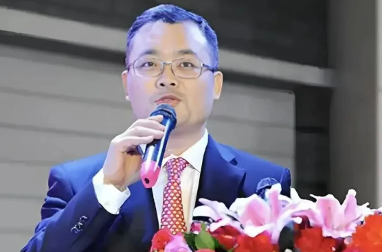 福耀“少帅”接班记：从车间淬炼到千亿帝国掌舵_知途无界