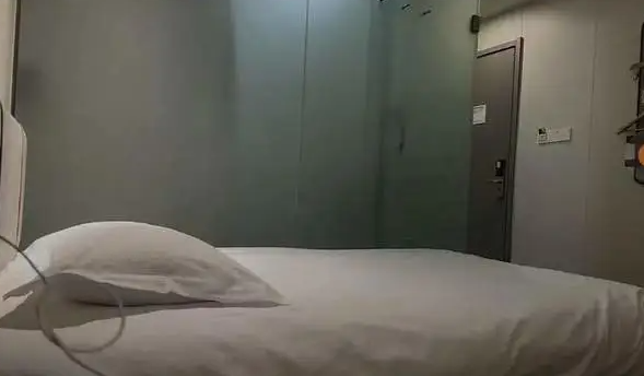 郑州短剧导演猝死背后：行业高速发展下的人性代价与生态困境_知途无界