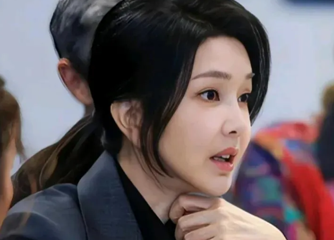 韩国特检组追加起诉金建希共犯李某:股价操纵案二次操作阶段细节曝光,聊天记录成关键证据_知途无界