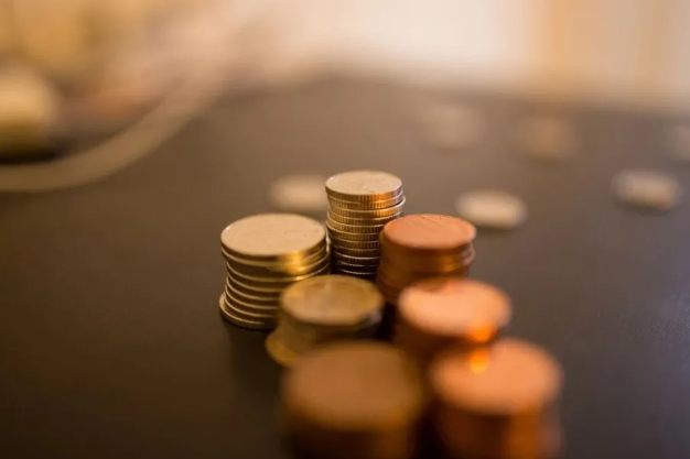 ​50万亿定存到期：中国居民的“资产再配置”与全球资本的“新赌局”​​_知途无界