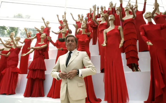 华伦天奴·加拉瓦尼:用“红色美学”定义意大利风格的“最后皇帝”_知途无界