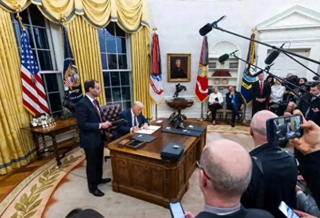 ​全球资产闪崩与反弹：ISM数据、“金库计划”与美元信用的生死局​_知途无界