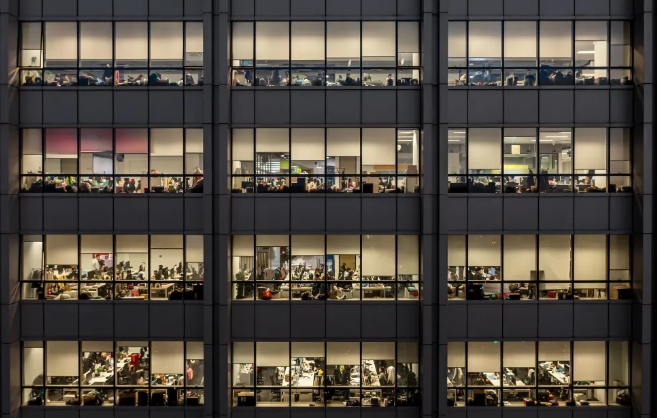 ​中国带薪年休假制度：从“纸面权利”到“现实落地”的18年困局与破局​_知途无界