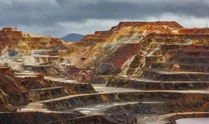 万亿市值背后：紫金矿业从“鸡肋”矿山到全球矿业巨擘的传奇之路_知途无界